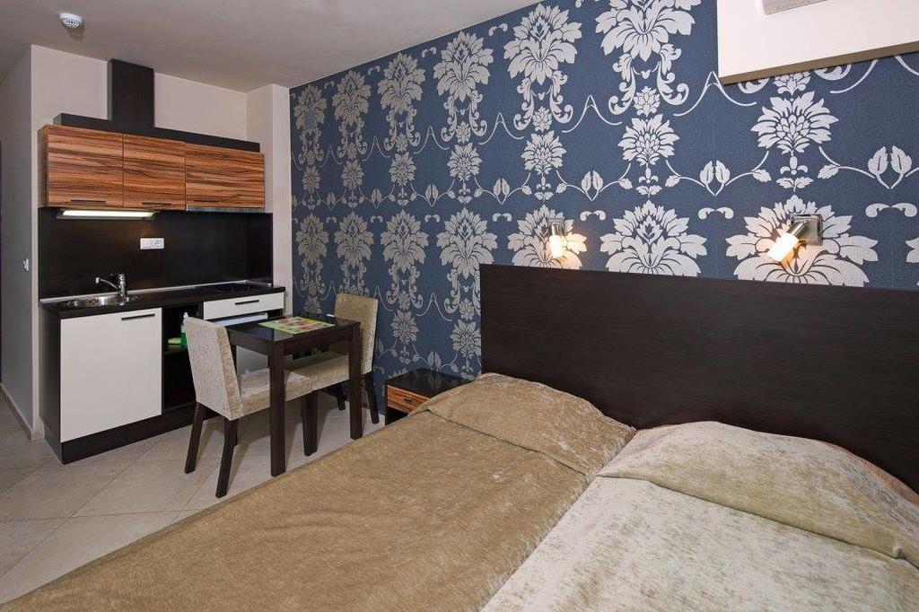 Briz Beach Apartments Pantai Sunny Bagian luar foto