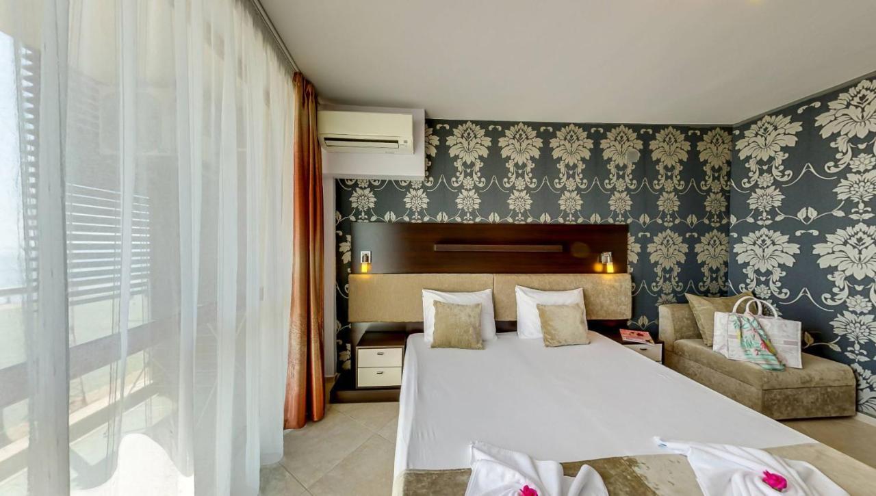 Briz Beach Apartments Pantai Sunny Bagian luar foto