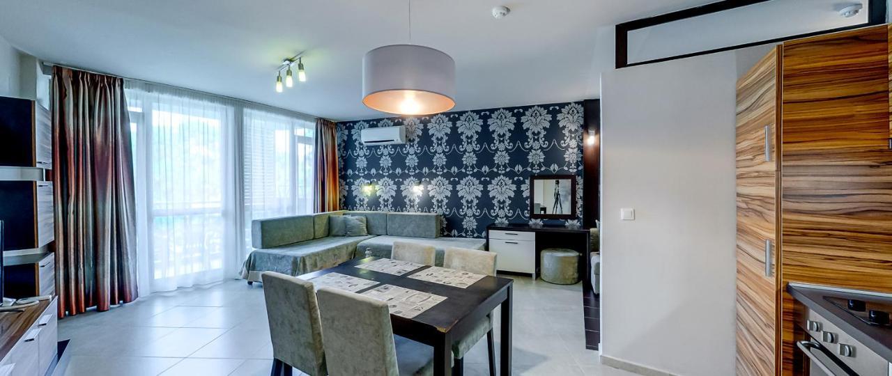 Briz Beach Apartments Pantai Sunny Bagian luar foto