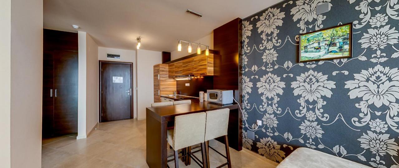 Briz Beach Apartments Pantai Sunny Bagian luar foto