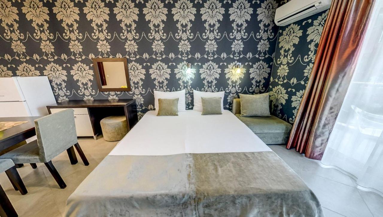 Briz Beach Apartments Pantai Sunny Bagian luar foto