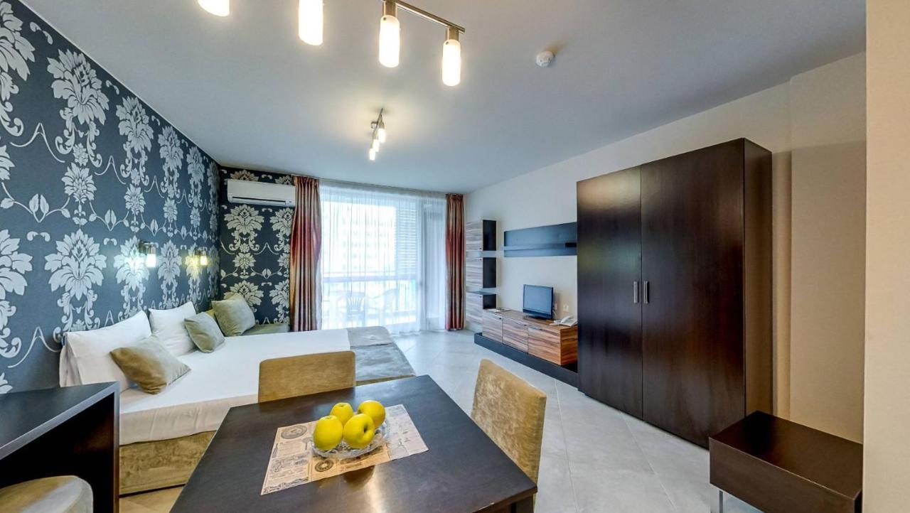 Briz Beach Apartments Pantai Sunny Bagian luar foto