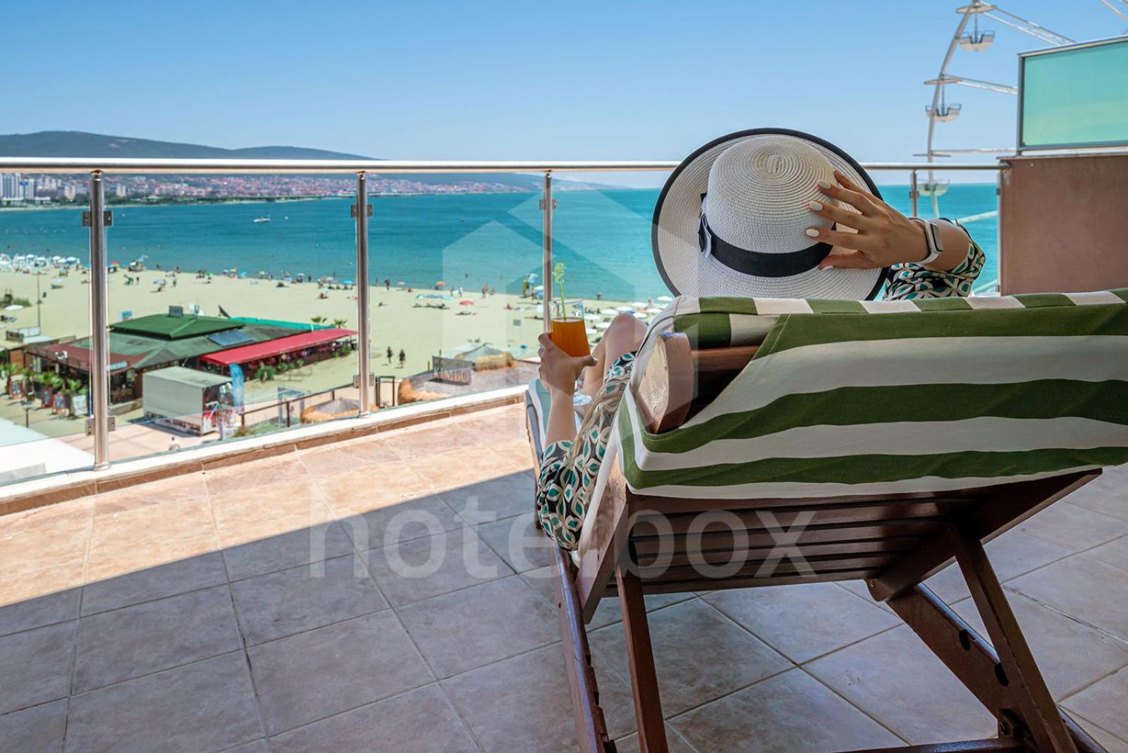 Briz Beach Apartments Pantai Sunny Bagian luar foto